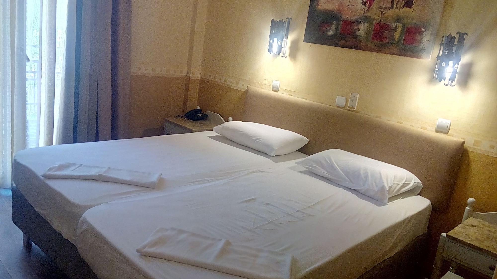 Hotel Kosmopolit لوتراكي المظهر الخارجي الصورة